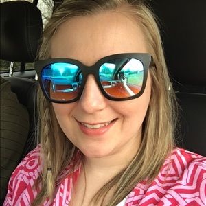 Meet your Posher, Courtney